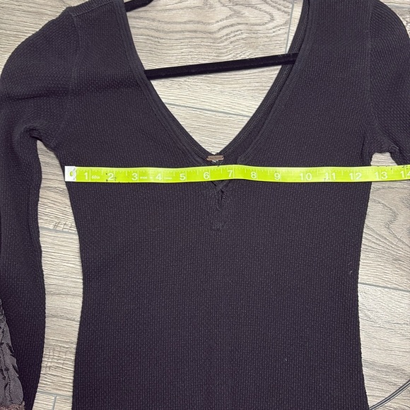 Free People Last Dance Thermal Top Long Sleeve Black Lace Cuff V-Back - Picture 6 of 12